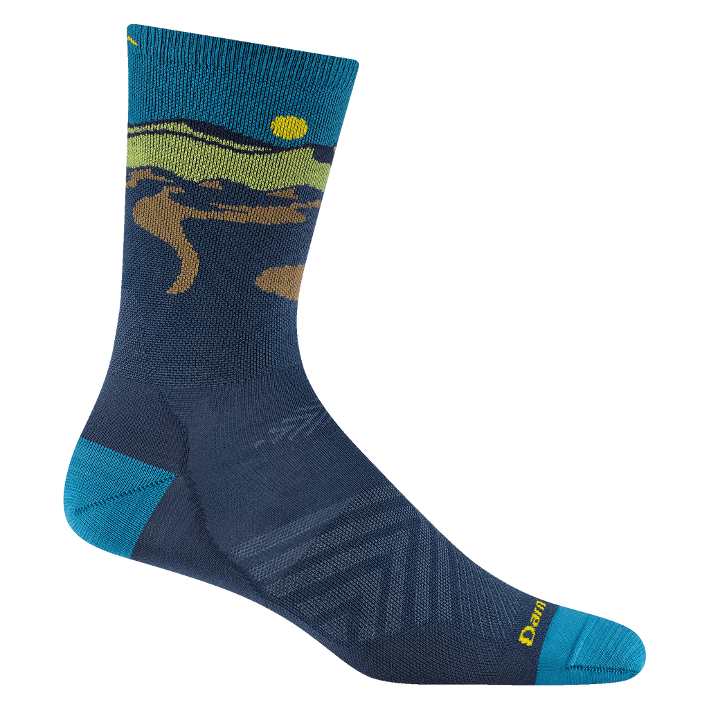 1056 men's ridge runner micro crew running sock in midnight with blue accents and mountain scene on cuff